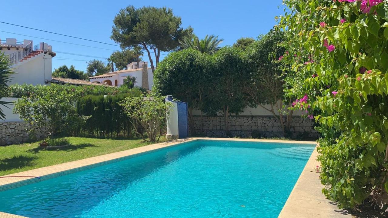 Beautiful Villa With Pool, Barbecue, And Garden ฮาเวอา ภายนอก รูปภาพ