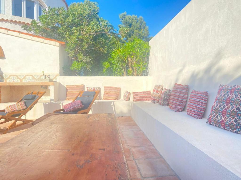 Beautiful Villa With Pool, Barbecue, And Garden ฮาเวอา ภายนอก รูปภาพ