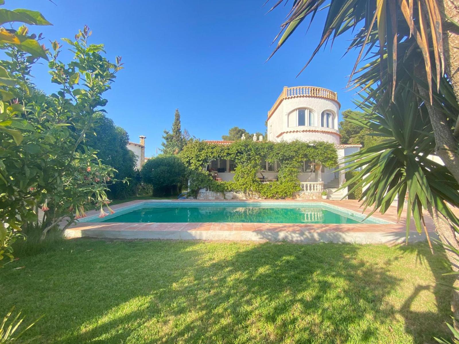 Beautiful Villa With Pool, Barbecue, And Garden ฮาเวอา ภายนอก รูปภาพ